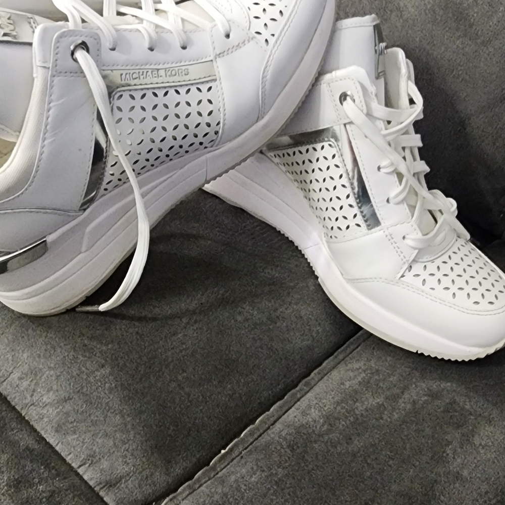 MK shoes excellent condition